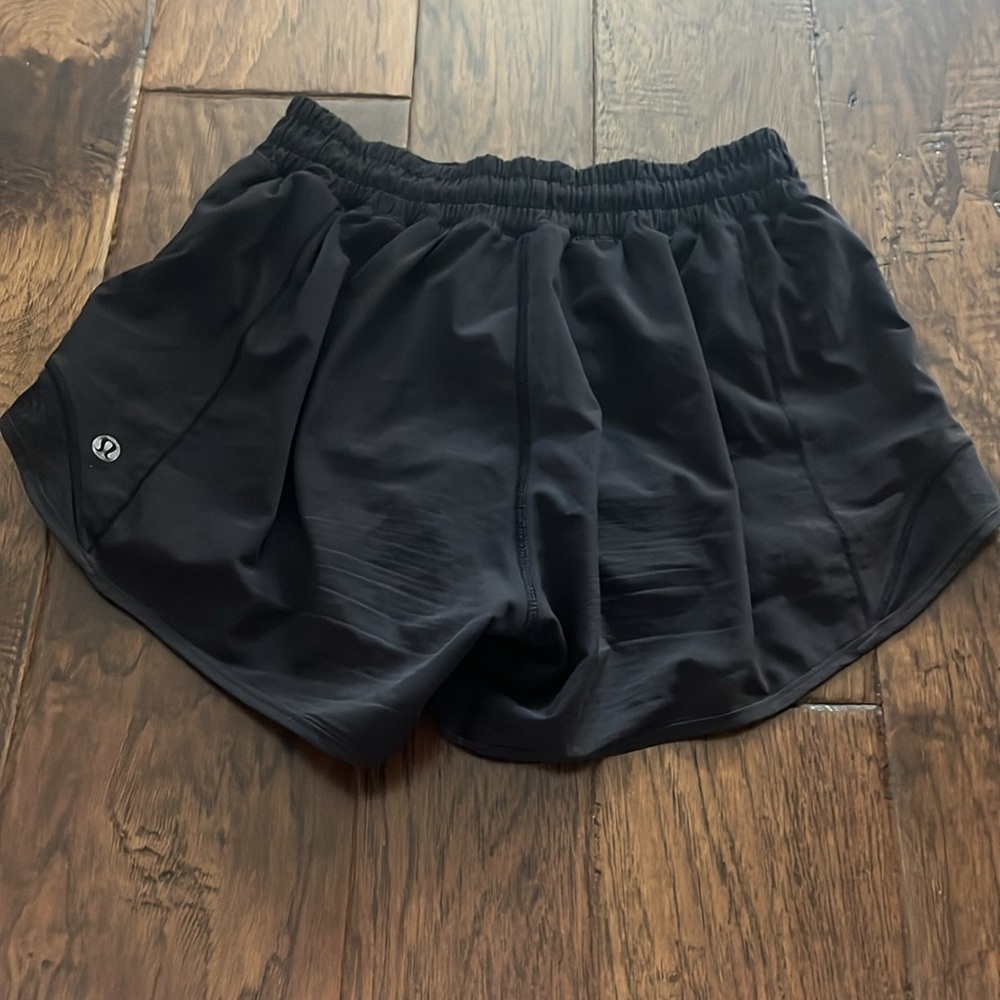 lululemon hotty hot shorts, black, size 4, 4 inch inseam